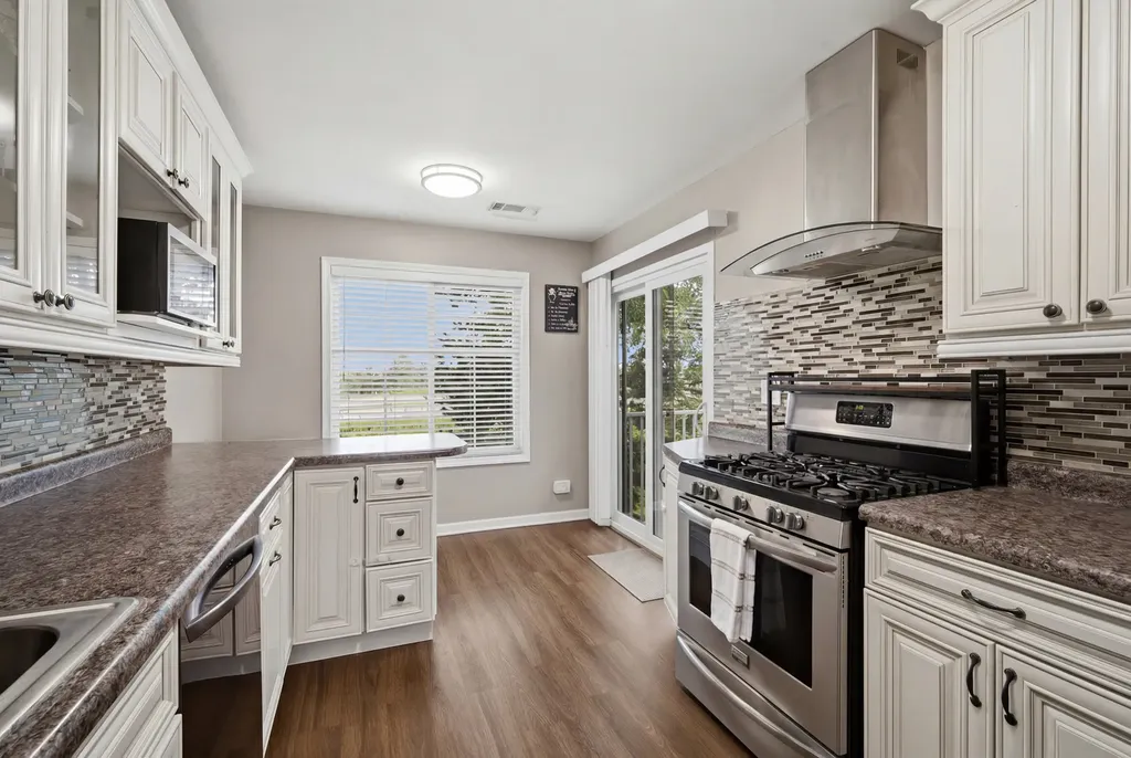 1695 Mansfield Court Roselle IL 60172