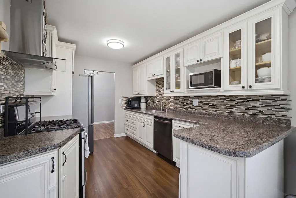 1695 Mansfield Court Roselle IL 60172
