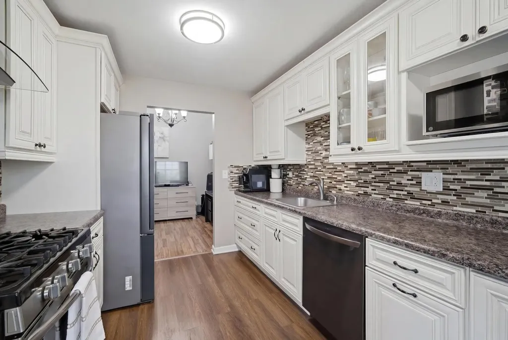 1695 Mansfield Court Roselle IL 60172