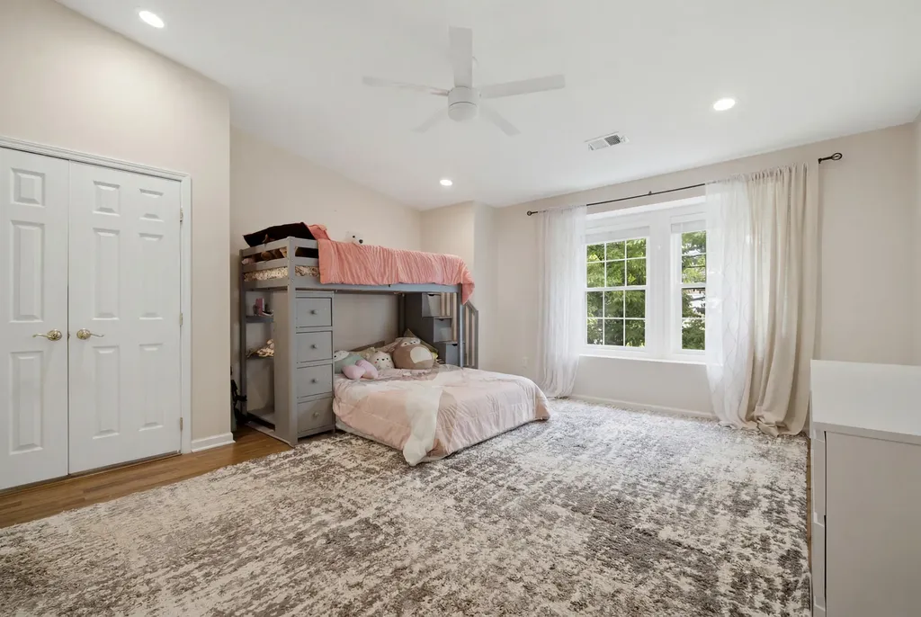 1695 Mansfield Court Roselle IL 60172