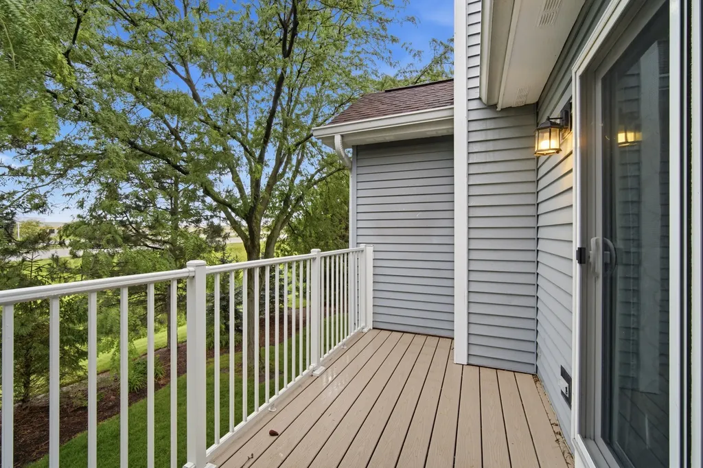 1695 Mansfield Court Roselle IL 60172