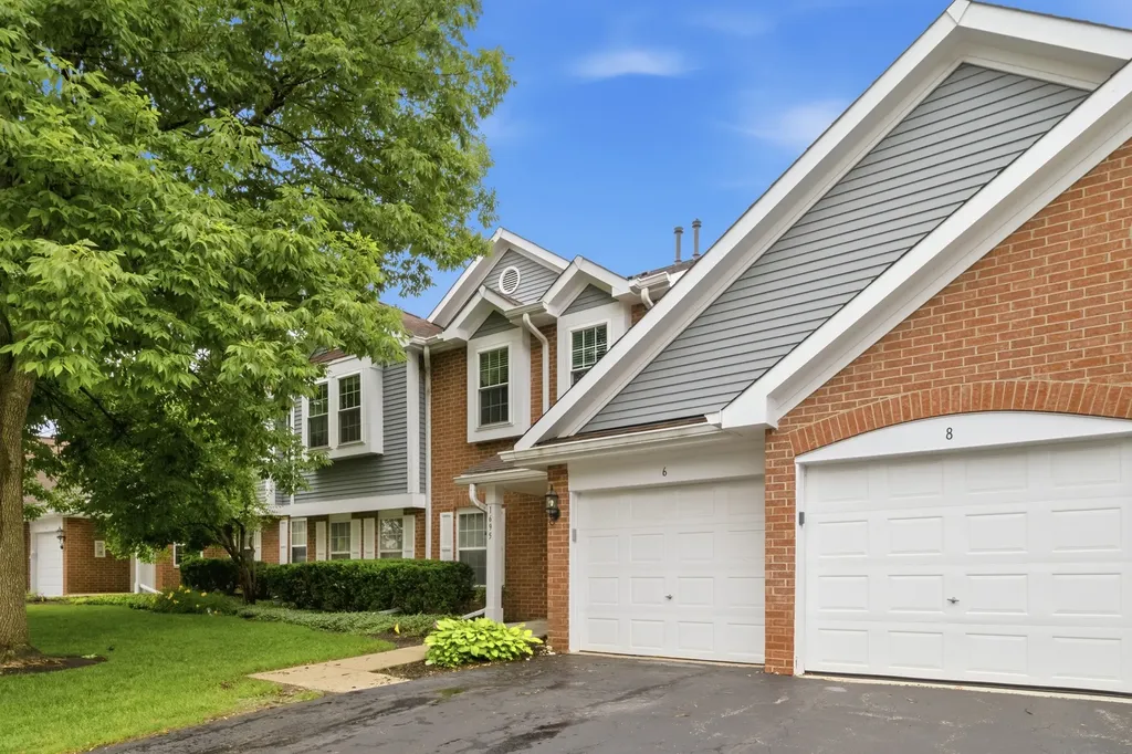1695 Mansfield Court Roselle IL 60172
