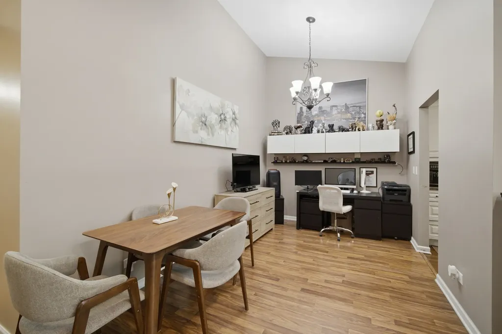 1695 Mansfield Court Roselle IL 60172