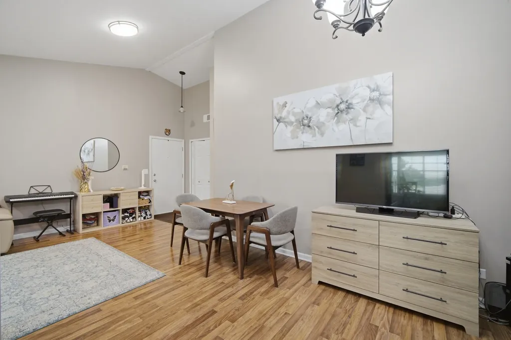 1695 Mansfield Court Roselle IL 60172