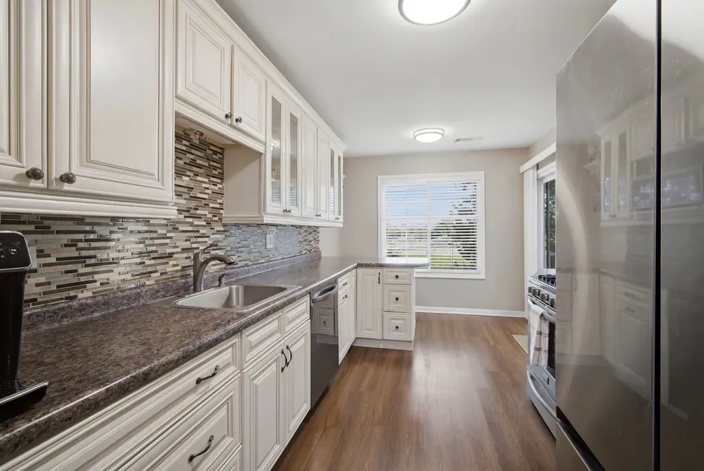 1695 Mansfield Court Roselle IL 60172