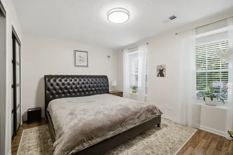 1695 Mansfield Court Roselle IL 60172