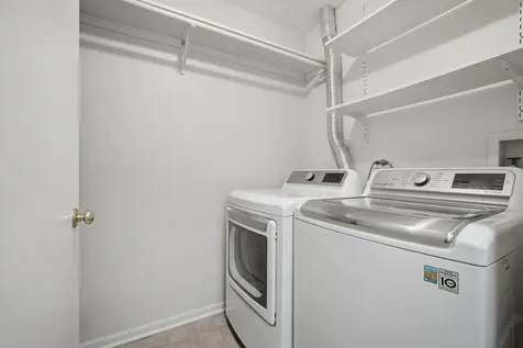 1695 Mansfield Court Roselle IL 60172