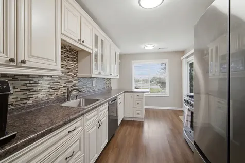 1695 Mansfield Court Roselle IL 60172