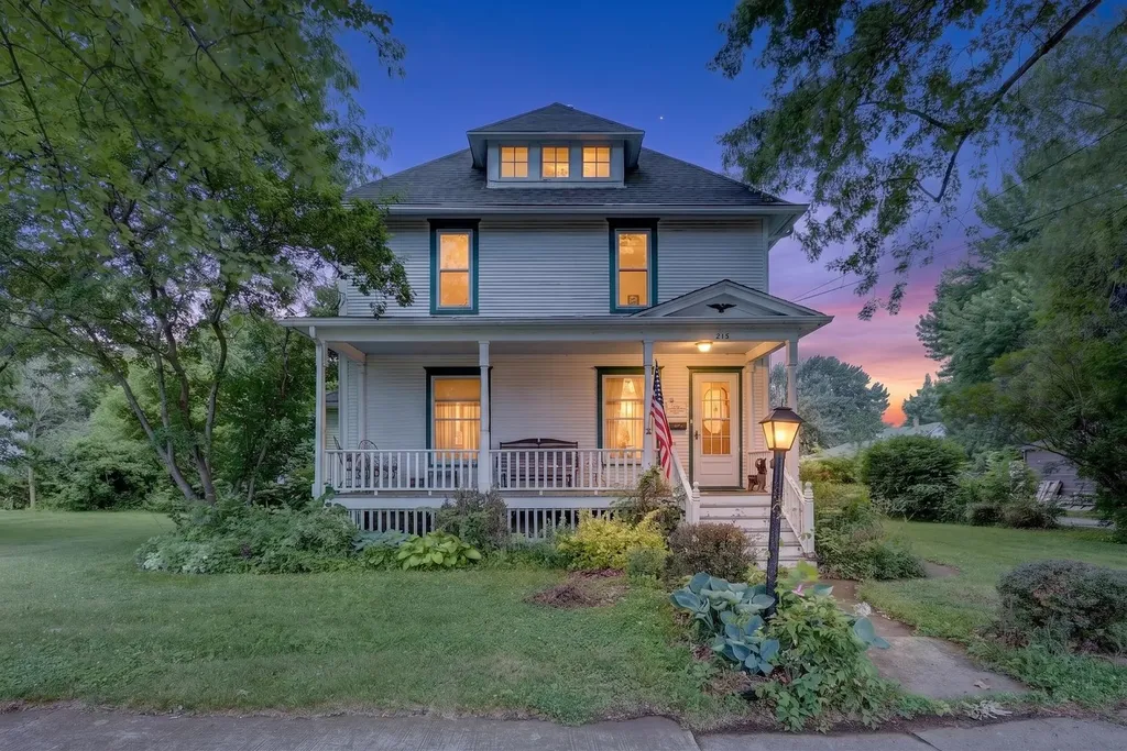 215 West Harrison Street Belvidere IL 61008