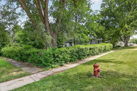 215 West Harrison Street Belvidere IL 61008