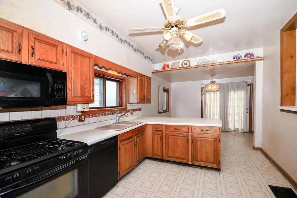 4206 West Henderson Street Chicago IL 60641