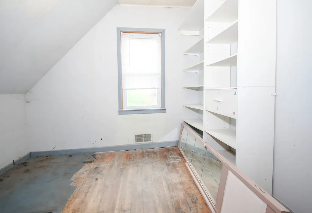 4206 West Henderson Street Chicago IL 60641