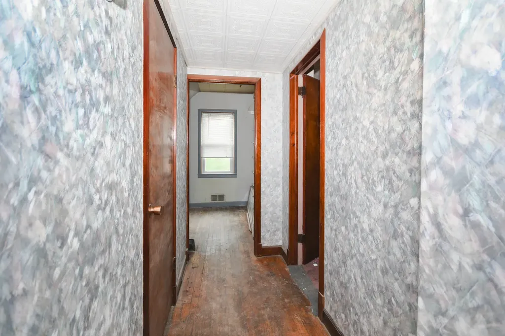4206 West Henderson Street Chicago IL 60641