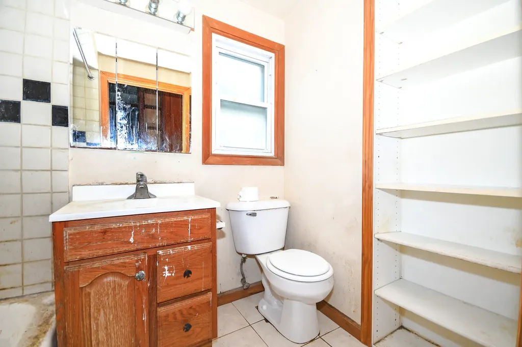 4206 West Henderson Street Chicago IL 60641