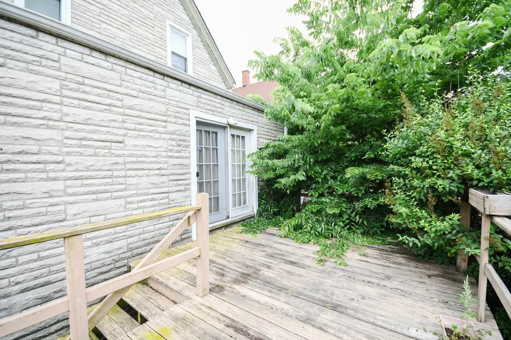 4206 West Henderson Street Chicago IL 60641