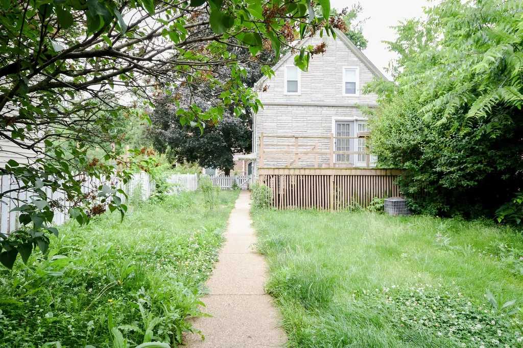 4206 West Henderson Street Chicago IL 60641