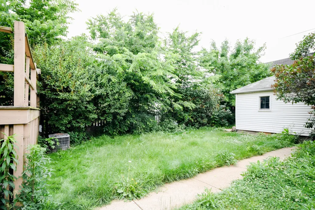 4206 West Henderson Street Chicago IL 60641