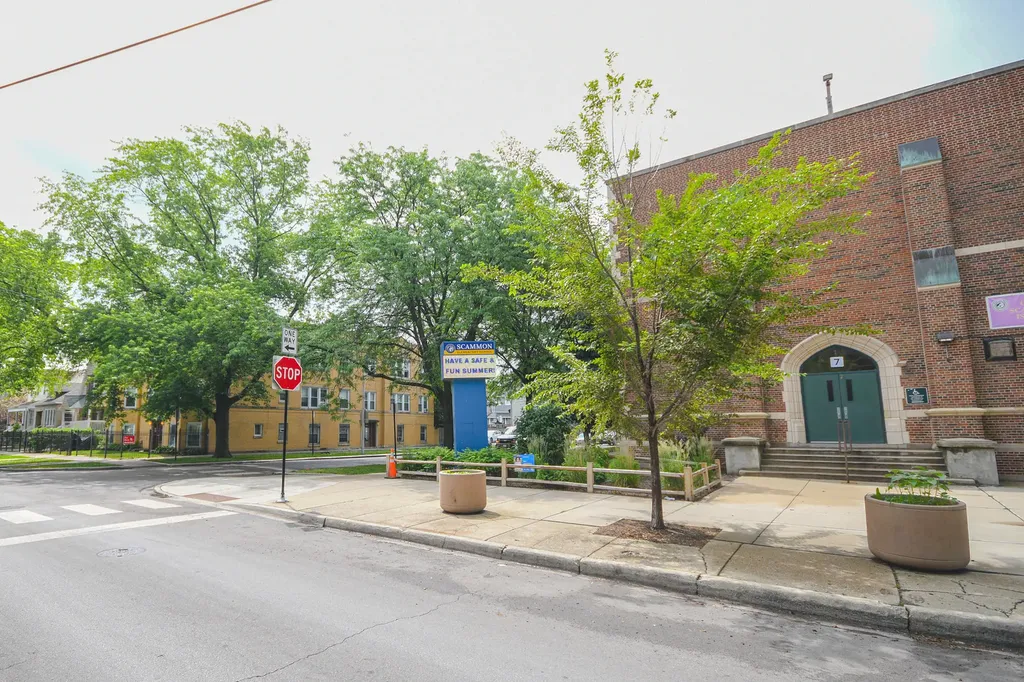 4206 West Henderson Street Chicago IL 60641