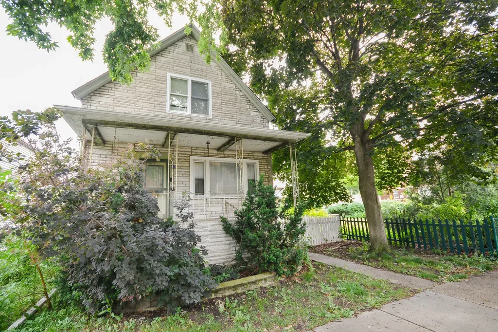 4206 West Henderson Street Chicago IL 60641