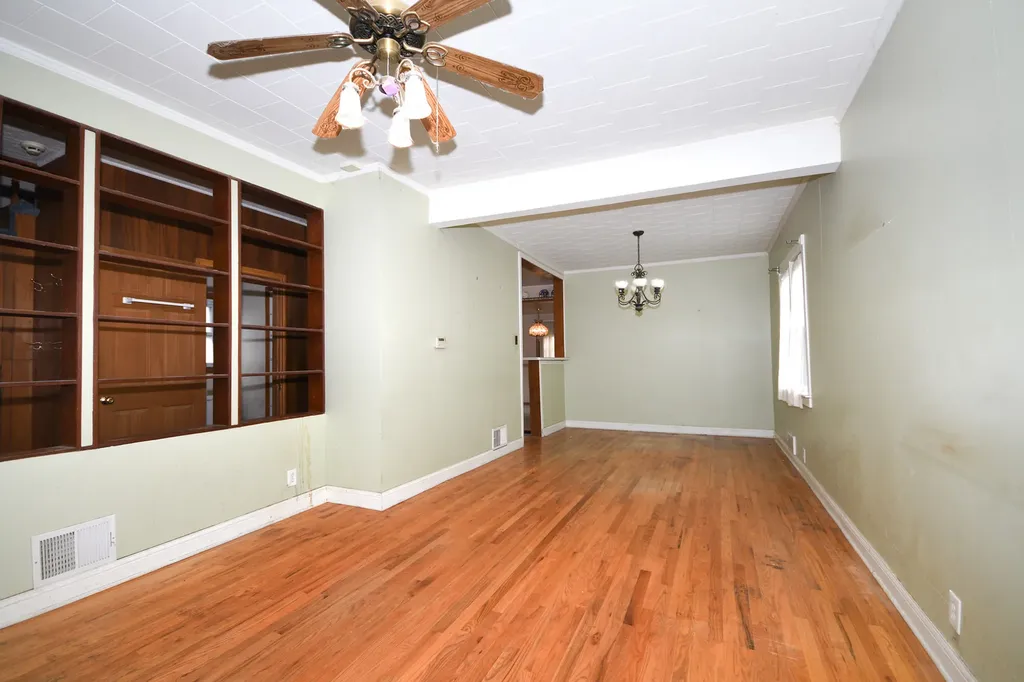 4206 West Henderson Street Chicago IL 60641