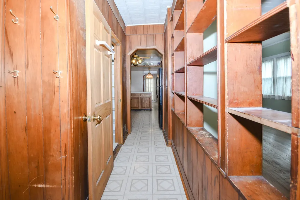 4206 West Henderson Street Chicago IL 60641