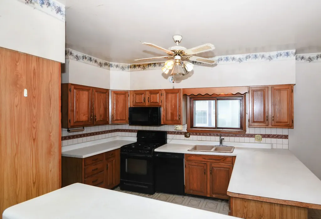 4206 West Henderson Street Chicago IL 60641