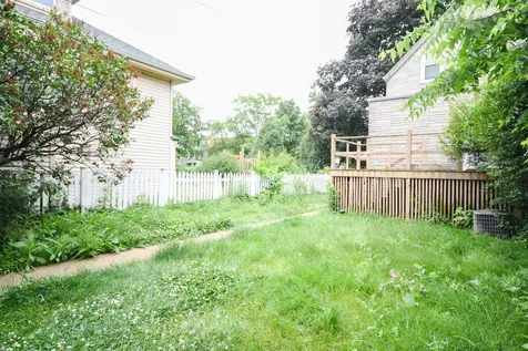 4206 West Henderson Street Chicago IL 60641