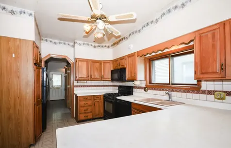 4206 West Henderson Street Chicago IL 60641