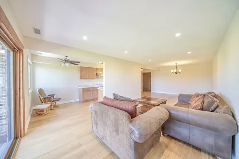 625 West Huntington Commons Road Mount Prospect IL 60056