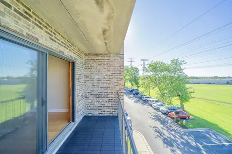 625 West Huntington Commons Road Mount Prospect IL 60056