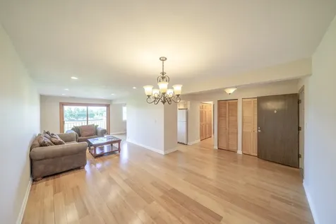 625 West Huntington Commons Road Mount Prospect IL 60056