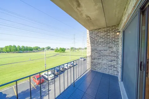 625 West Huntington Commons Road Mount Prospect IL 60056