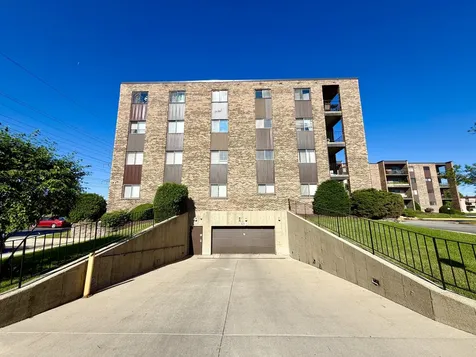 625 West Huntington Commons Road Mount Prospect IL 60056