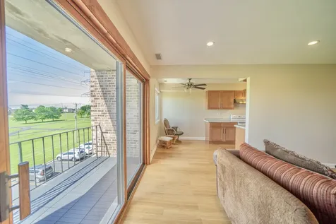 625 West Huntington Commons Road Mount Prospect IL 60056
