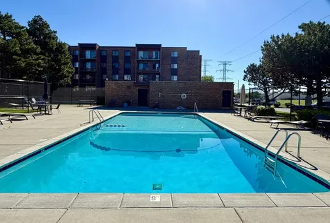 625 West Huntington Commons Road Mount Prospect IL 60056