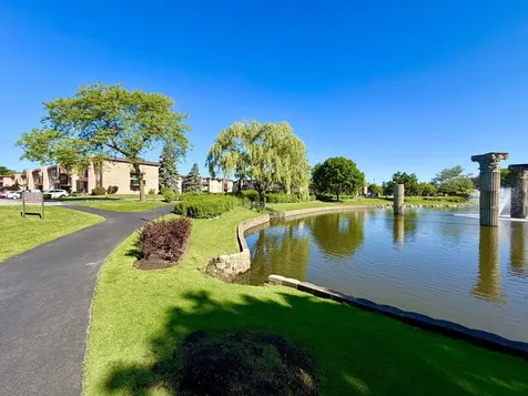 625 West Huntington Commons Road Mount Prospect IL 60056