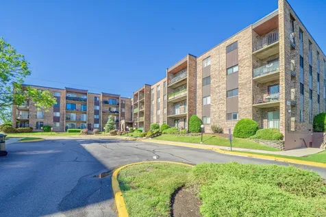 625 West Huntington Commons Road Mount Prospect IL 60056