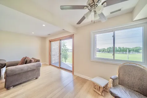 625 West Huntington Commons Road Mount Prospect IL 60056