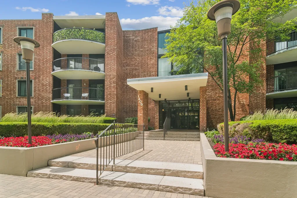 1405 East Central Road Arlington Heights IL 60005