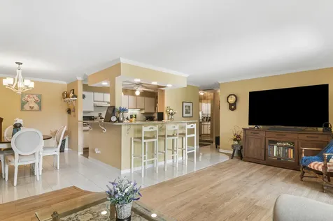 1405 East Central Road Arlington Heights IL 60005