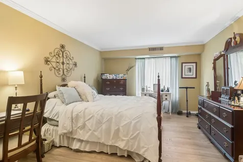 1405 East Central Road Arlington Heights IL 60005