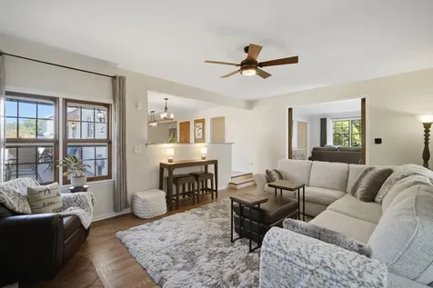 566 Yardley Trail Mundelein IL 60060
