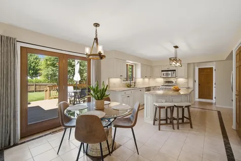 566 Yardley Trail Mundelein IL 60060