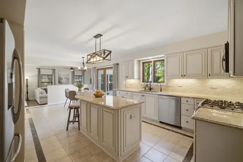 566 Yardley Trail Mundelein IL 60060