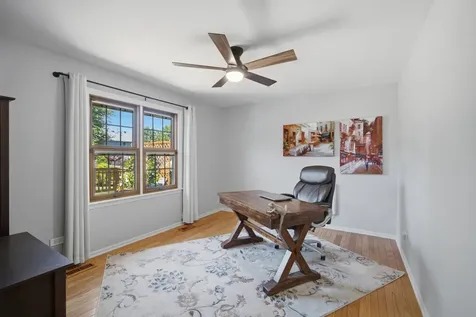 566 Yardley Trail Mundelein IL 60060