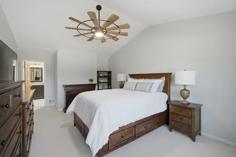 566 Yardley Trail Mundelein IL 60060