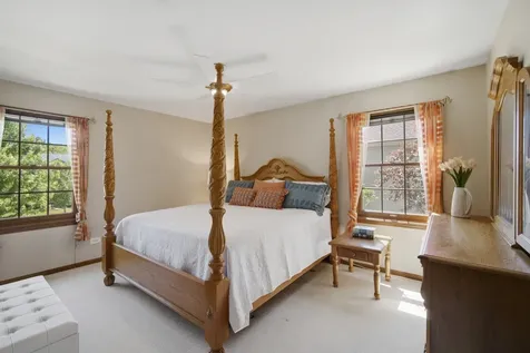 566 Yardley Trail Mundelein IL 60060