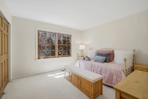 566 Yardley Trail Mundelein IL 60060