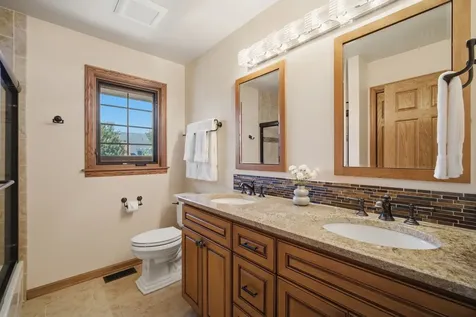 566 Yardley Trail Mundelein IL 60060