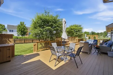 566 Yardley Trail Mundelein IL 60060